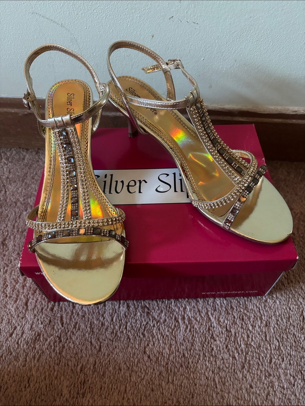 Silver Slipper Size 10M Gold Flash T-Strap Evening Sandals